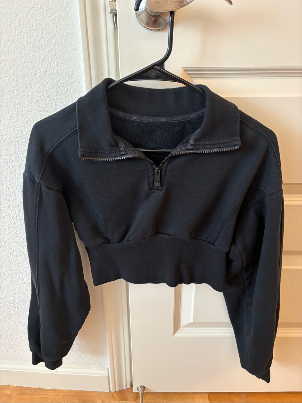 ALO Yoga Black Quarter-Zip Cropped Sweatshirt